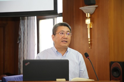图为 | 法学院院长申卫星发言图为 | 法学院党委书记邓海峰发言