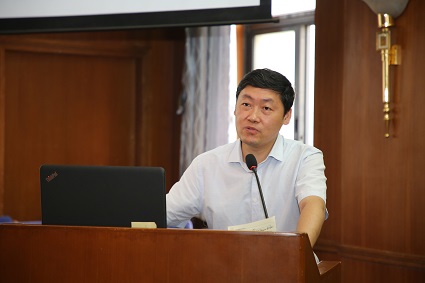 图为 | 法学院党委书记邓海峰发言