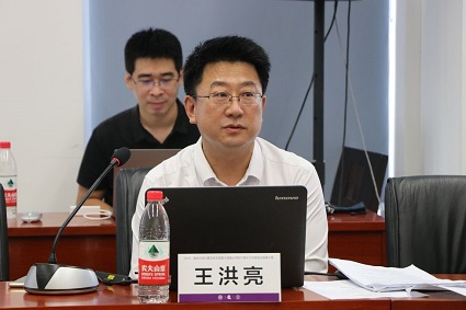 清华大学法学院教授,电子商务法研究中心主任王洪亮做了题为"数据权属